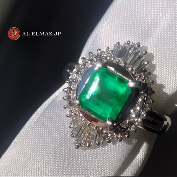 Luxury PT900 platinum emerald ring with 1.400ct natural emerald and 0.61ct diamonds.