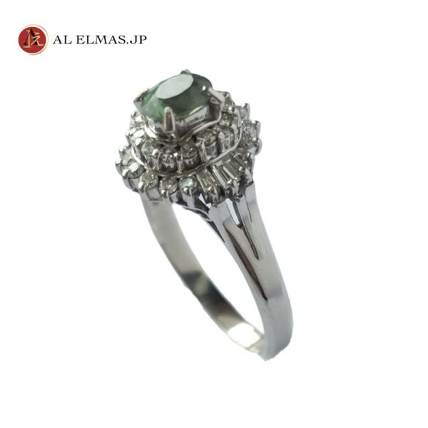An elegant Pt900/K18 luxury ring featuring a rare natural Alexandrite