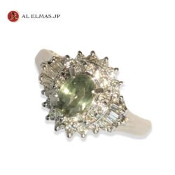 An elegant Pt900/K18 luxury ring featuring a rare natural Alexandrite