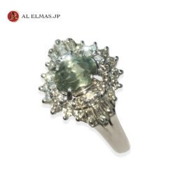 An elegant Pt900/K18 luxury ring featuring a rare natural Alexandrite