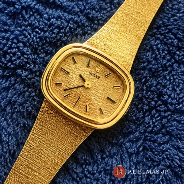Vintage Rolex Cocktail Watch crafted in solid 14K yellow gold,